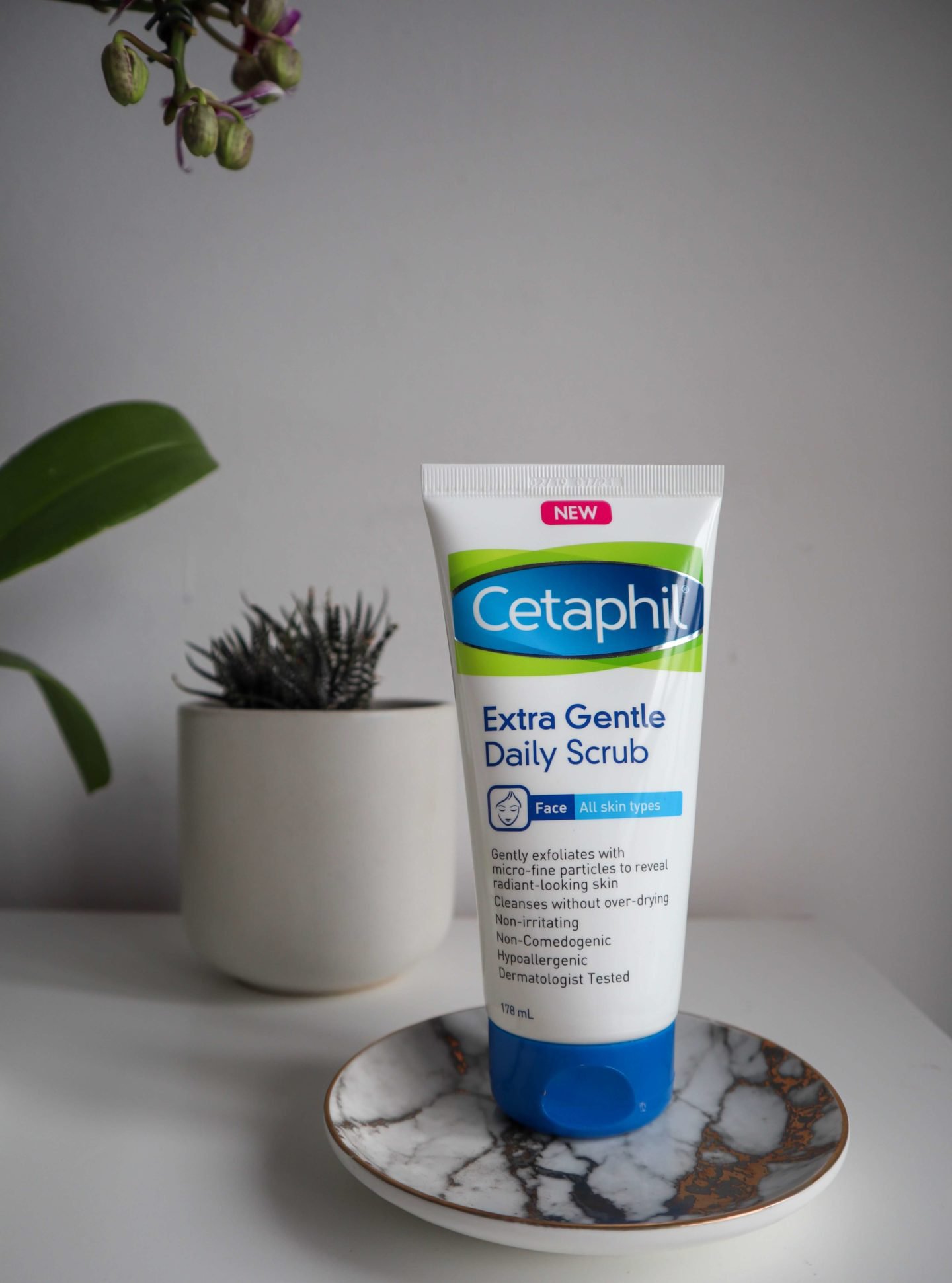 Cetaphil Extra Gentle Daily Scrub - 178g - Image 4