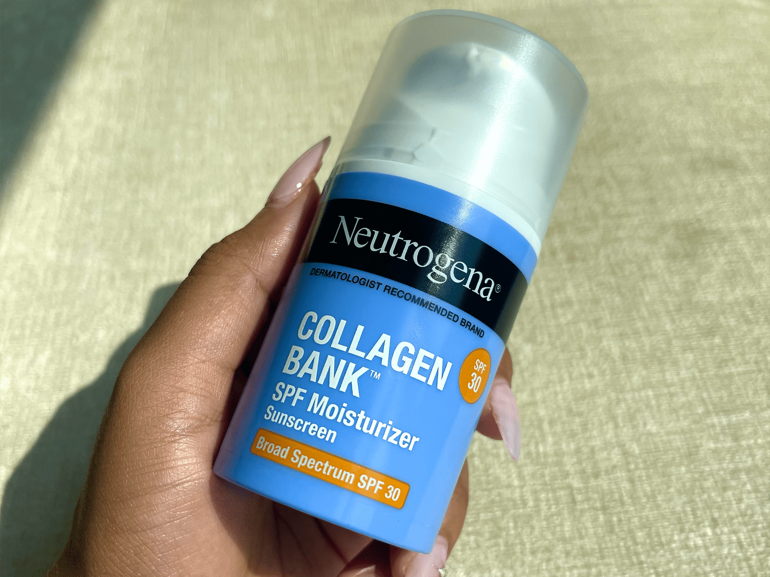 Neutrogena collagen bank spf moisturizer - 59ml - Image 2
